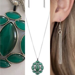 Paparazzi Chromatic Cache Green Pendant Necklace and Earring Set